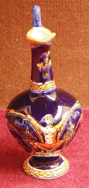 magnifique ancien petit vase faience gien décors renaissance signé parfait etat