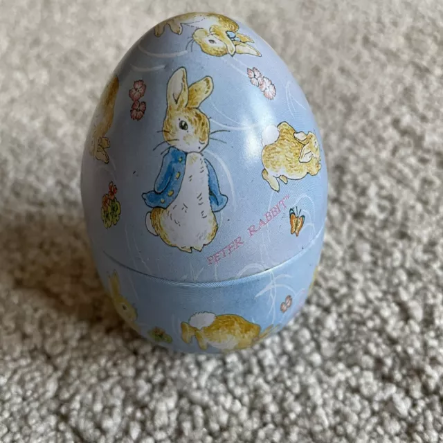 Vintage Peter Rabbit Small Egg shaped tin 1997 - FW & Co (a8)