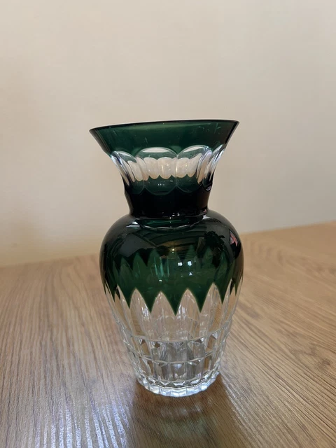 Val Saint Lambert, vase taillé, cristal doublé vert, 15 cm