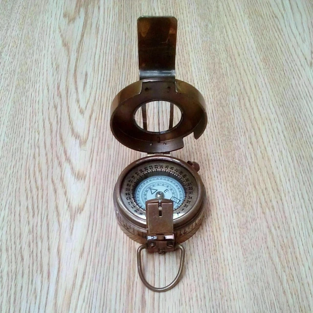 ANCIENNE BOUSSOLE DE poche militaire en laiton WWII cadeau vintage ANCIENNE BOUSSOLE DE poche militaire en laiton WWII cadeau vintage