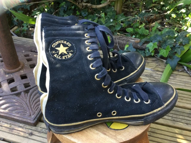 Bottines  CONVERSE daim noir en bon état .T 38,5 . ( T/F/V)