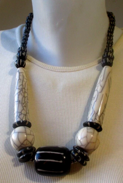 Grand Collier Ethnique Vintage Perles Et Tubes Noir Beige - Bijou Atypique Ancien - Laissé "dans Son Jus"
