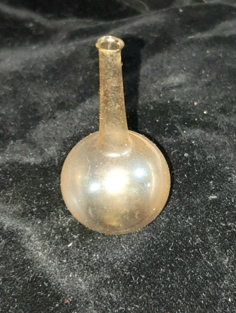 Poupée bleuette ancienne : minuscule vase en verre de Murano
