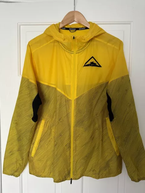 Nike Trail Running Mens Yellow Polyester Lightweight Hooded Jacket | Sportswear