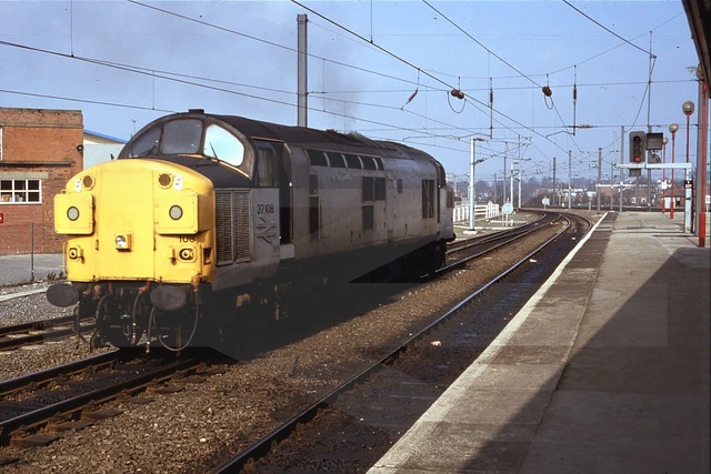 ORIGINAL 35MM SLIDE - Class 37/0 'No Decals' 37108 - York - 1993 (04_01 ...