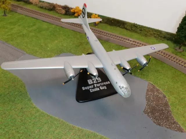 Avion métal B29 super fortress Enola Gay ww2 Atlas 1/144