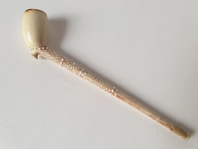 Ancienne pipe en Terre Émaillée