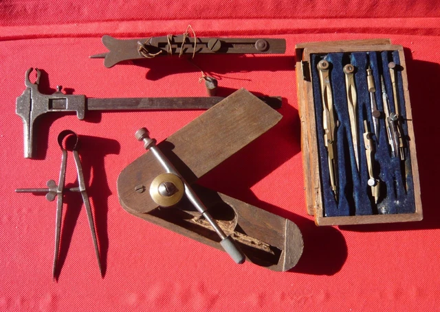 Lot D'outils Anciens - Ensemble D'occasion Pour Brocante - Acier - Sans Marque