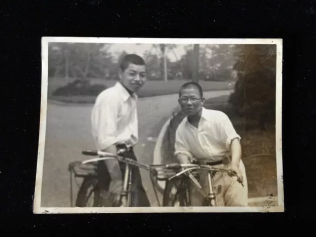 #1074 Japanese Vintage Photo 1940s / bicycle boy glasses Two persons