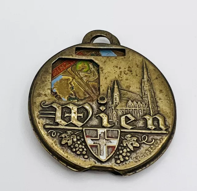 Vintage Vienna Austria Wien Souvenir Keychain Grinzing Schunbrunh Rathaus Kahlen