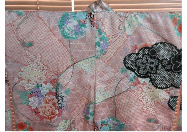 Japanese Kimono Uchikake Luxurious Wedding Embroidery Pure Silk Pale Pink 2