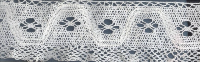 Histor.Spitzen-Band  Arabesken, ca.1,50 Meter, Breite: 6,5 cm,saubere Qualität