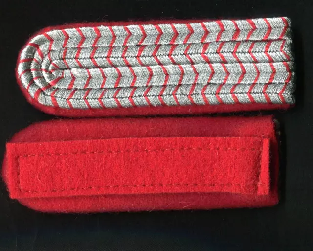 German WW1 Hess Lt Rank Straps on Red Wool Base reproduction