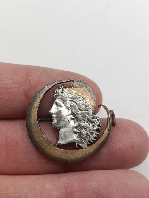 Broche Ancienne Découpée - Marianne De Morlon (monnaie) - Bronze Doré - Occasion (état à Voir)
