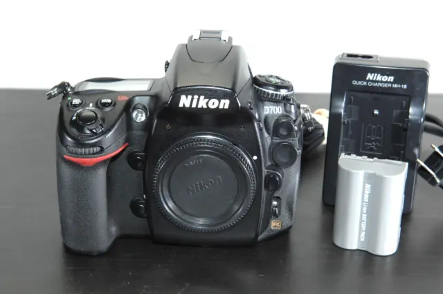 Nikon D700 12.1 MP Digital SLR Camera Body (USA~Excellent)
