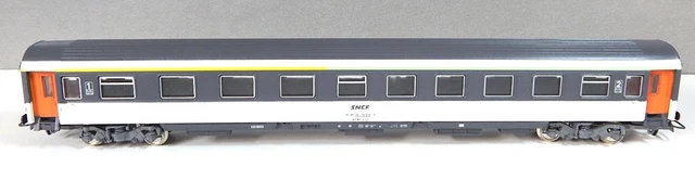 Voiture corail VTU B5rtux livrée corail plus SNCF coache échelle Zéro 0