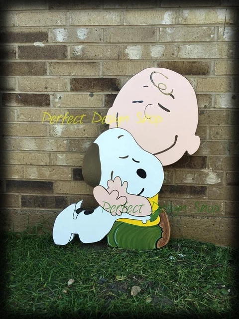 NEW CHARLIE BROWN Hugging SNOOPY Yard Art Cute PEANUTS Characters
