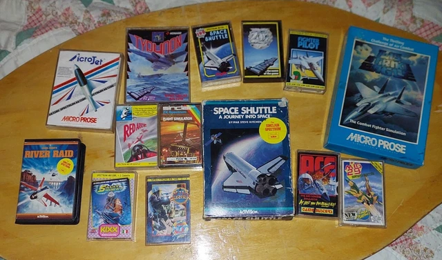 Pacchetto giochi sim volo Sinclair ZX (14 nastri) in buone condizioni. Pacchetto giochi sim volo Sinclair ZX (14 nastri) in buone condizioni.