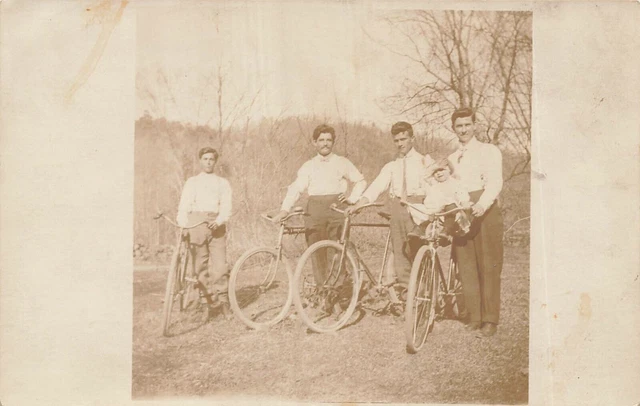 Carte Postale Ancienne RPPC - Club Cycliste Hommes, Cyclistes, C1910, H47