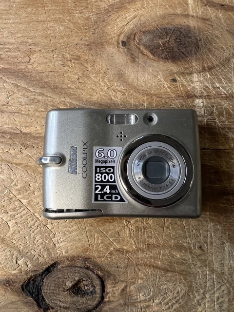 Nikon COOLPIX L11 6.0MP Digital Camera Silver - Tested Works - Please read Desc.