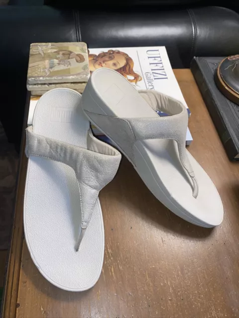 FitFlop Thong Sandals Flip Flops-Shimmy Suede-Metallic-Pale Gold-Womens 9M-VGUC!