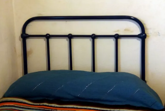 Cama de hierro estrecha ( 85 cm )