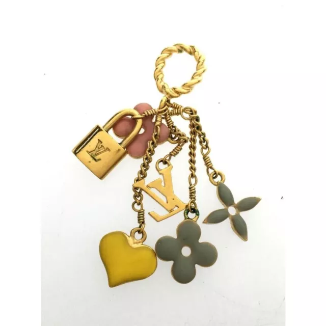 🗣️CALLING ALL SHIBA LOVERS 🗣️ you need this keycharm from louis vuit