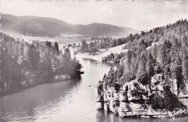 Carte Postale Cpsm Noir & Blanc / Villers-Le-Lac Entree Des Bassins Du Doubs