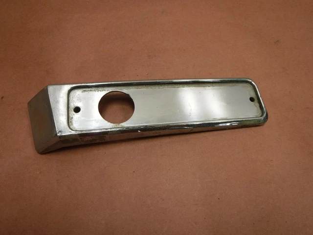 Jeep Grand Wagoneer 74-91 Front Driver Side Marker Light  Base  Free  Ship