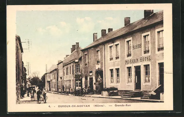 CPA Ouroux-en-Morvan, Grande-Rue, vue de la rue