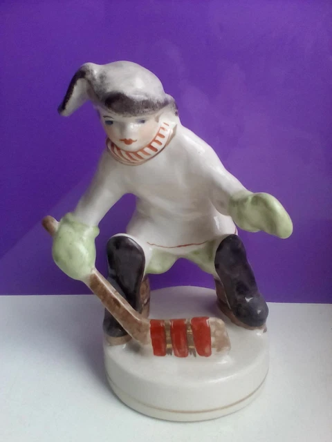 Figurine En Porcelaine Soviétique Ukraine Années 1920 - Lion Et Serpent - RARE - Fait Main
