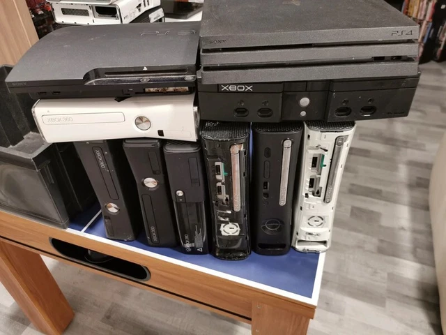 L'eau de consoles à vendre pour pièces  PS 3 PS 4