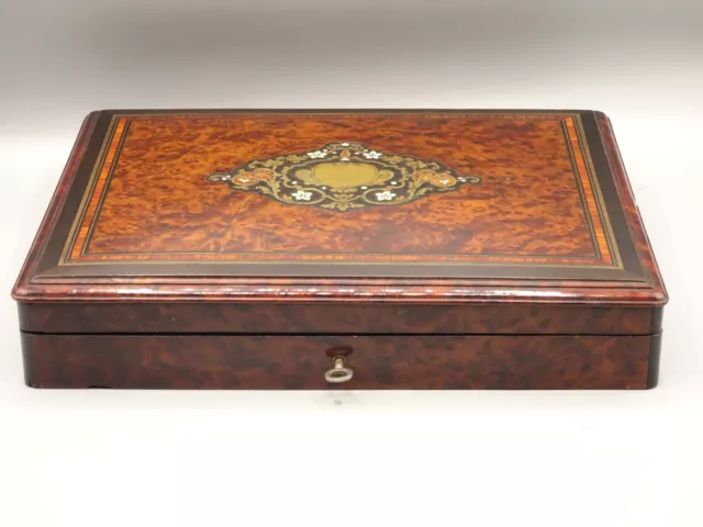 Coffret a bijoux ancien en marqueterie. XIX°.Boite,jetonsJeux,.