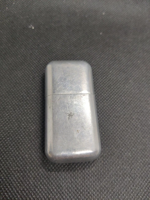 ancien briquet à essence Type Militaire F1029