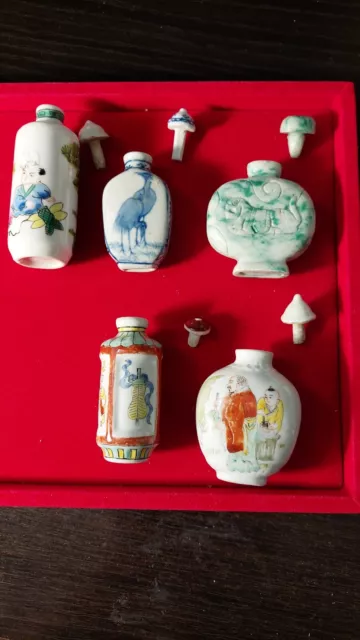 Chine Tabatier Lot De 5  Quatre En Porcelain  , Une Nephrite (?)en État