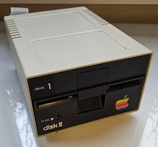 VINTAGE APPLE DISK II 2 Floppy Disc Drive (A2M0003) UNTESTED
