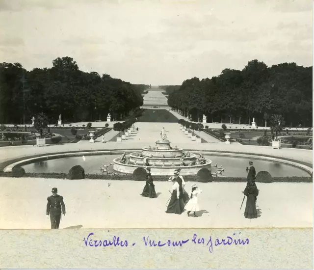 France, Versailles. Vue sur les Jardins  Vintage silver print. Tirage argentiq