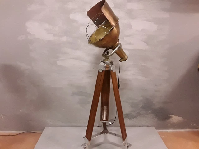 Lampada Da Terra Con Tripode In Legno Vintage