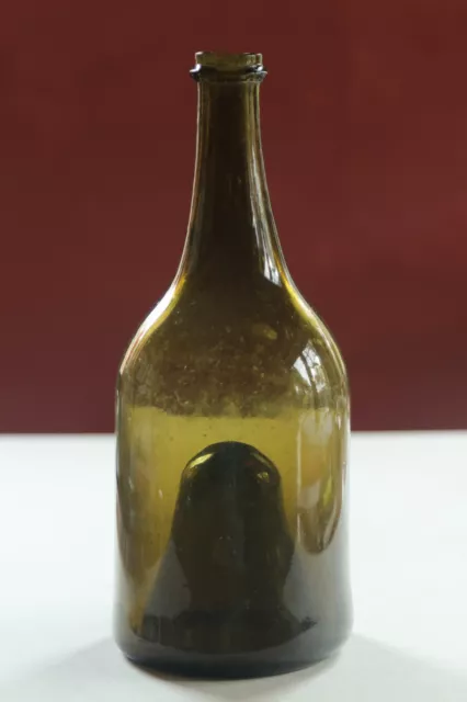 Bouteille à bourgogne verre soufflé XVIII liégeoise fin 18ème vers 1780-1800