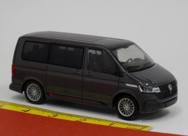 VW T6 Caravelle Modellauto 1:87 - Blau Mit Vitrine Von Herpa