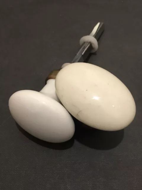 Paire de poignées de porte ovales blanche en porcelaine Et Laiton Carré 6mm