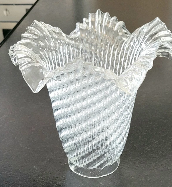 TULIPE VERRE ABAT-JOUR LAMPE Huile PETROLE Bel état Couleur Ambre EUR 15,00 - FR