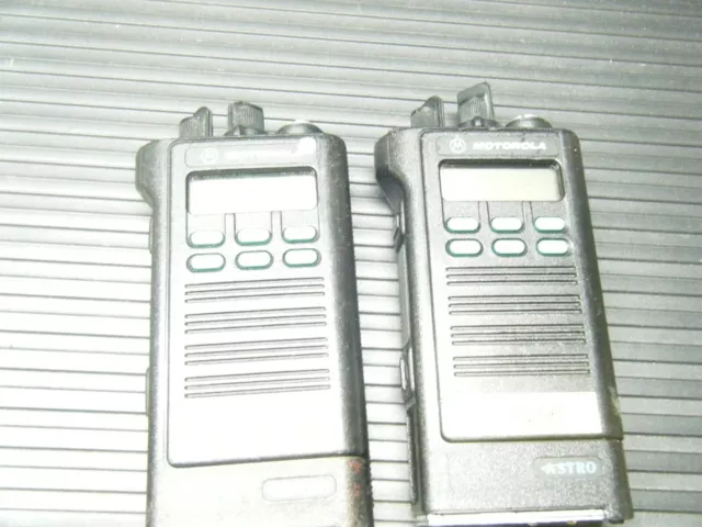 (2) Motorola Astro Saber Portable Radios  Model H04Ucf9Pw7An 800 Mhz