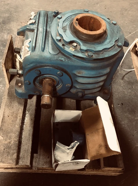 Cone Drive Gearbox Speed Reducer WFSHV60B331-Y0A with Mount 30:1 Ratio 3000 RPM