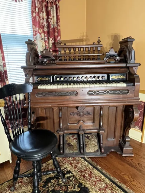 Antique Miller Victorian pump organ ￼in working order. In beautiful condition, ￼