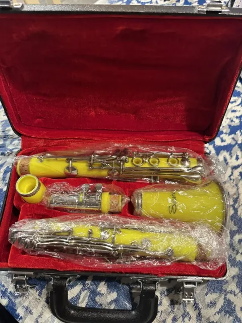 Brand new yellow Clarinet with case, Silver Keys