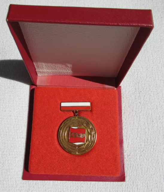 Orden POLEN Medaille für VERDIENSTE um die PARTEI " ZSMP " im ETUI !