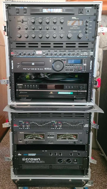 DJ audio system and Pro Gear (listed) with Gator Road Cases (mint)  Tested