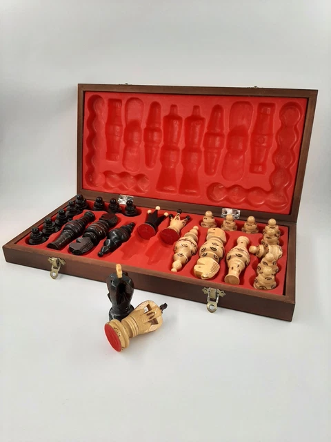 Jeu D'échecs Unique – Figurines Chinoises Peintes à La Main En Bois – Fabriqué En France