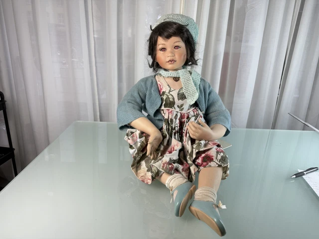 Poupée en porcelaine de la marque Latina Gift – España - Collection